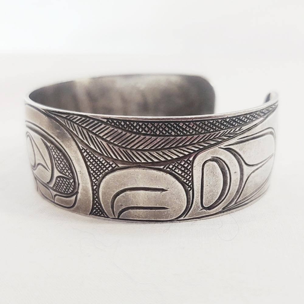 First Nation Paddy Seaweed Signed Sterling Silver Raven Cuff Bracelet - Picture 2 of 11